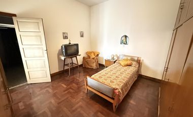 Casa 3 ambientes en Venta con cochera y Local en Wilde Avellaneda