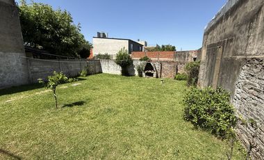 Casa 3 ambientes en Venta con cochera y Local en Wilde Avellaneda