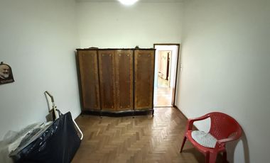 Casa 3 ambientes en Venta con cochera y Local en Wilde Avellaneda