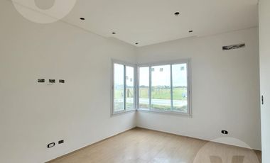 Casa en venta con renta - Barrio San Simon, Canning