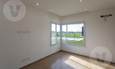 Casa en venta con renta - Barrio San Simon, Canning