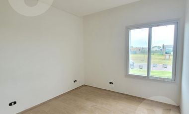 Casa en venta con renta - Barrio San Simon, Canning