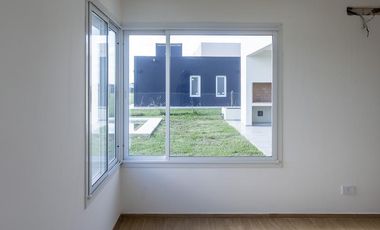 Casa en venta con renta - Barrio San Simon, Canning