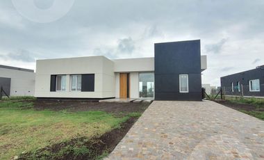 Casa en venta con renta - Barrio San Simon, Canning