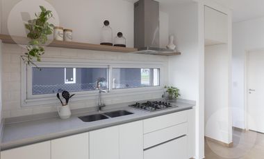 Casa en venta con renta - Barrio San Simon, Canning