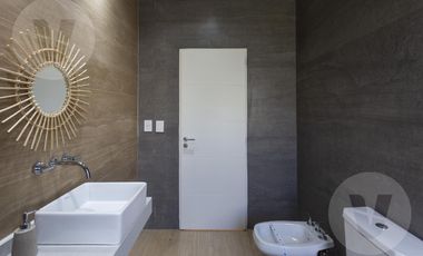 Casa en venta con renta - Barrio San Simon, Canning