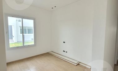 Casa en venta con renta - Barrio San Simon, Canning