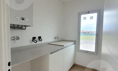 Casa en venta con renta - Barrio San Simon, Canning