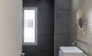 Casa en venta con renta - Barrio San Simon, Canning