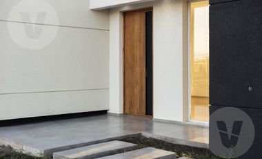 Casa en venta con renta - Barrio San Simon, Canning