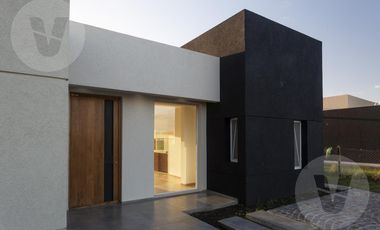 Casa en venta con renta - Barrio San Simon, Canning