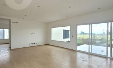 Casa en venta con renta - Barrio San Simon, Canning