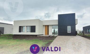 Casa en venta con renta - Barrio San Simon, Canning