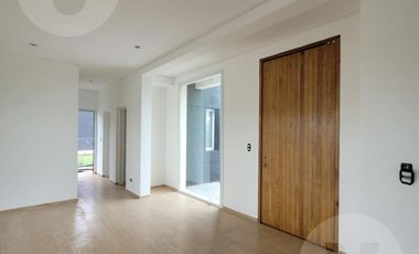 Casa en venta con renta - Barrio San Simon, Canning