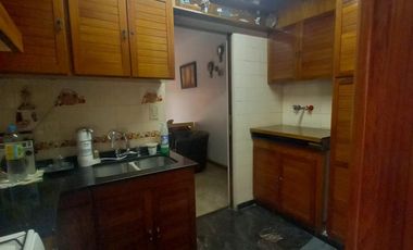 Departamento de dos ambientes con patio a la venta en Avellaneda