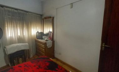 Departamento de dos ambientes con patio a la venta en Avellaneda