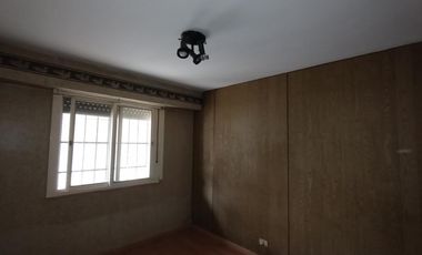 CHALET EN MUY BUEN ESTADO  A MTS DE AV. ESPORA Y AV. SAN MARTIN