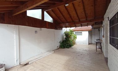 CHALET EN MUY BUEN ESTADO  A MTS DE AV. ESPORA Y AV. SAN MARTIN