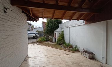 CHALET EN MUY BUEN ESTADO  A MTS DE AV. ESPORA Y AV. SAN MARTIN