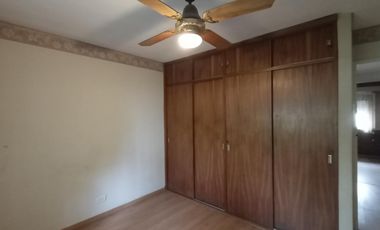 CHALET EN MUY BUEN ESTADO  A MTS DE AV. ESPORA Y AV. SAN MARTIN