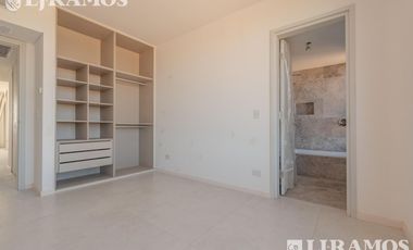 Departamento en venta de 3 ambientes con vista a la Laguna central