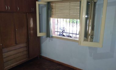 PH en alquiler de 2 ambientes en planta baja- Quilmes