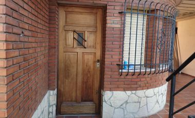 PH en alquiler de 2 ambientes en planta baja- Quilmes