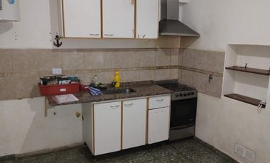 PH en alquiler de 2 ambientes en planta baja- Quilmes