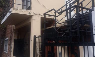 PH en alquiler de 2 ambientes en planta baja- Quilmes