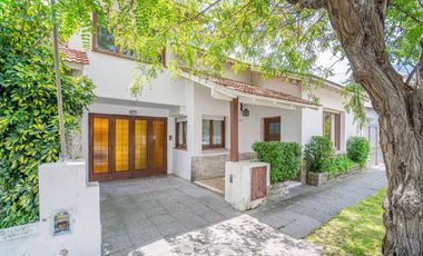 Venta - Casa 7 ambientes - Parque - Chauvin