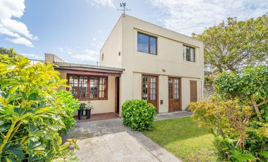 Venta - Casa 7 ambientes - Parque - Chauvin