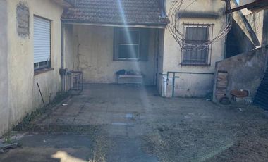 Casa en venta con lote de 8,66 x 42,86 - Wilde