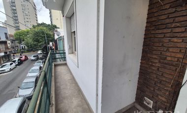 Venta departamento 3 ambientes con balcón en  Quilmes Centro
