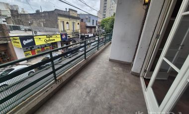 Venta departamento 3 ambientes con balcón en  Quilmes Centro