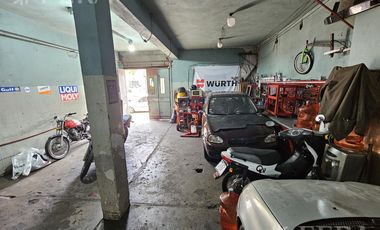 Venta de casa 5 ambientes con cochera y local en  Sarandí