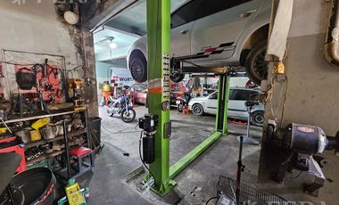 Venta de casa 5 ambientes con cochera y local en  Sarandí