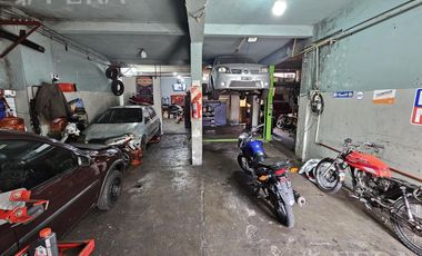 Venta de casa 5 ambientes con cochera y local en  Sarandí