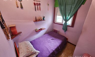 Venta de casa 5 ambientes con cochera y local en  Sarandí