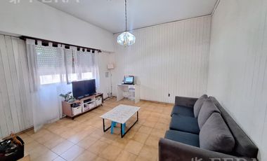 Venta casa 3 ambientes con jardín en Sarandi
