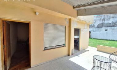 Venta casa 3 ambientes con jardín en Sarandi