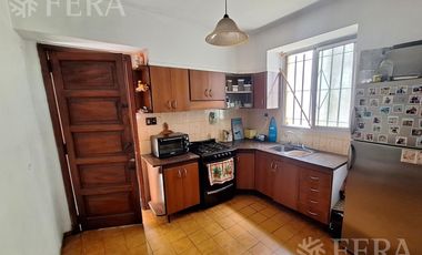 Venta casa 3 ambientes con jardín en Sarandi