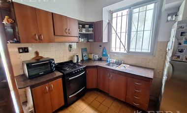 Venta casa 3 ambientes con jardín en Sarandi