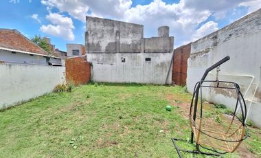 Venta casa 3 ambientes con jardín en Sarandi