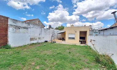 Venta casa 3 ambientes con jardín en Sarandi