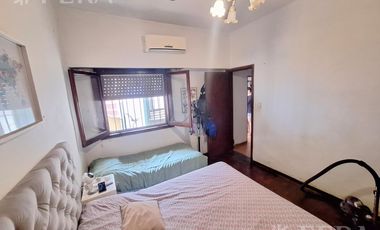 Venta casa 3 ambientes con jardín en Sarandi