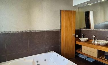 Casa de 8 Ambientes en Venta,Barrio Cerrado La Pradera, Pilar