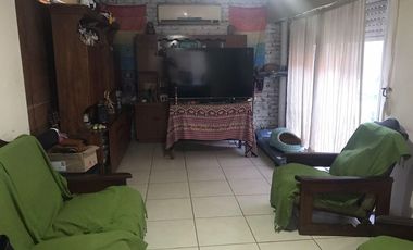 VENTA - Casa 3 dormitorios, cochera y jardín. Fisherton, Rosario.