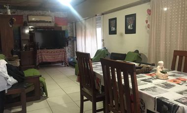 VENTA - Casa 3 dormitorios, cochera y jardín. Fisherton, Rosario.