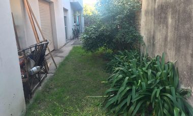 VENTA - Casa 3 dormitorios, cochera y jardín. Fisherton, Rosario.