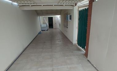 Excelente Chalet, Platanos